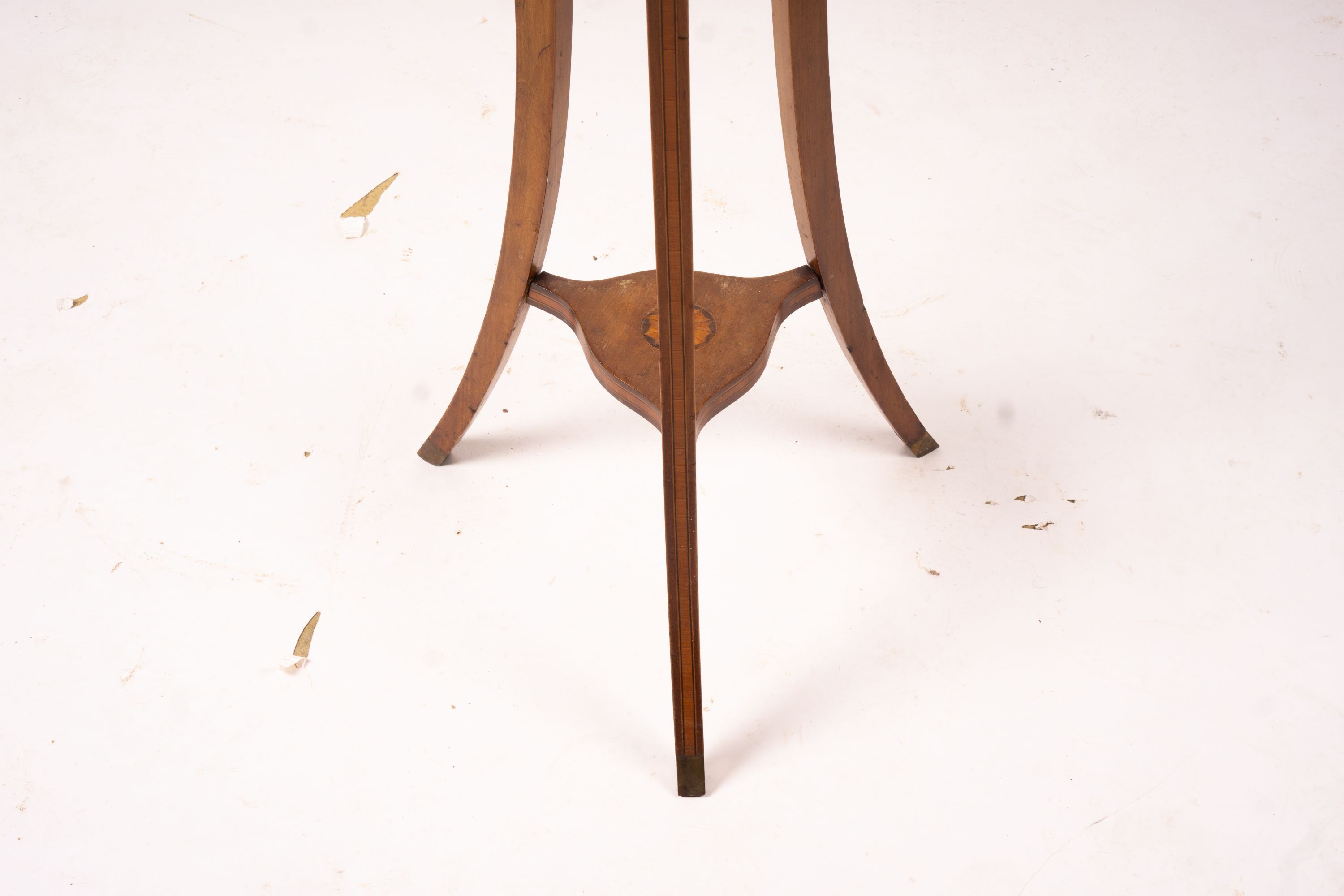 An Edwardian mahogany jardiniere stand, height 91cm